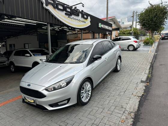 FORD FOCUS 2.0 SE PLUS FASTBACK 16V FLEX 4P POWERSHIFT